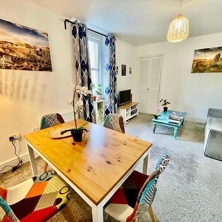 Cosy Authentic Flat In The Heart Of גאלאשילס מראה חיצוני תמונה
