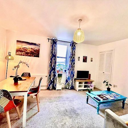 Cosy Authentic Flat In The Heart Of גאלאשילס מראה חיצוני תמונה
