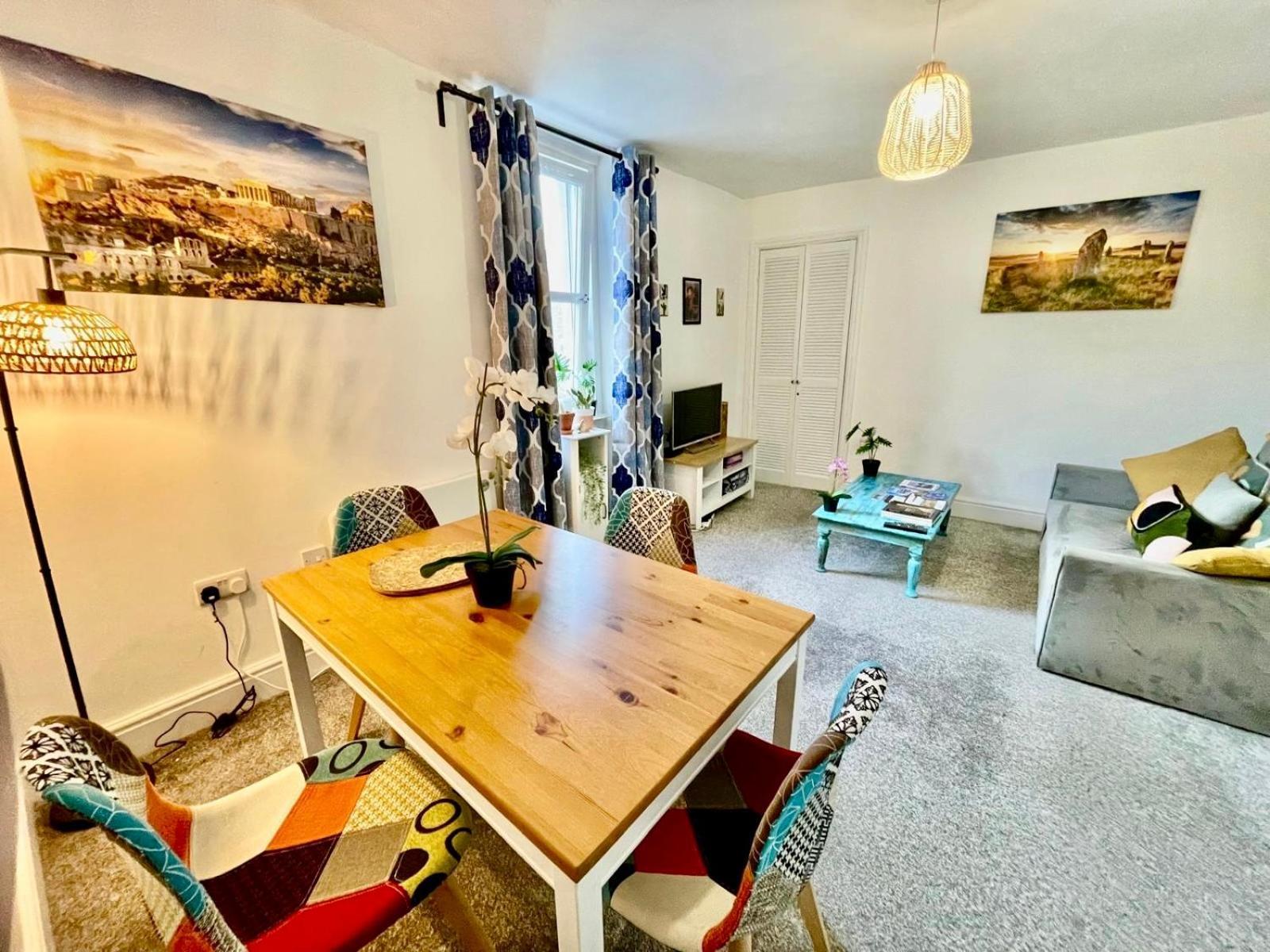 Cosy Authentic Flat In The Heart Of גאלאשילס מראה חיצוני תמונה