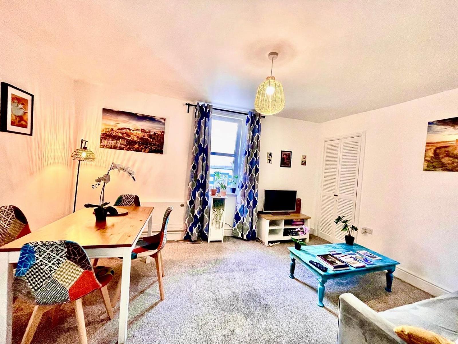 Cosy Authentic Flat In The Heart Of גאלאשילס מראה חיצוני תמונה